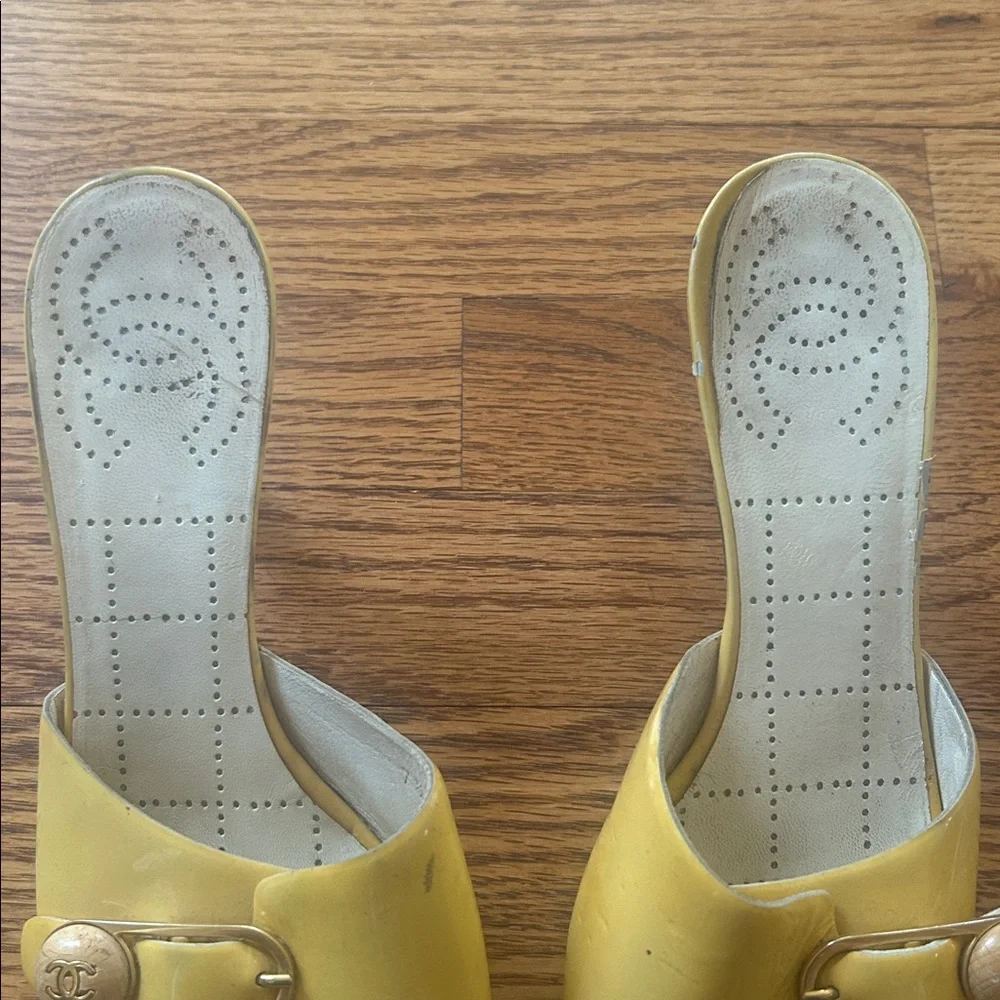 Authentic and Vintage Chanel Heels Size 37.5 - Picture 2 of 16